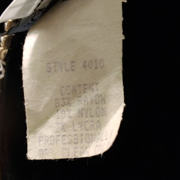 Black Gown - Picture 6 of 6